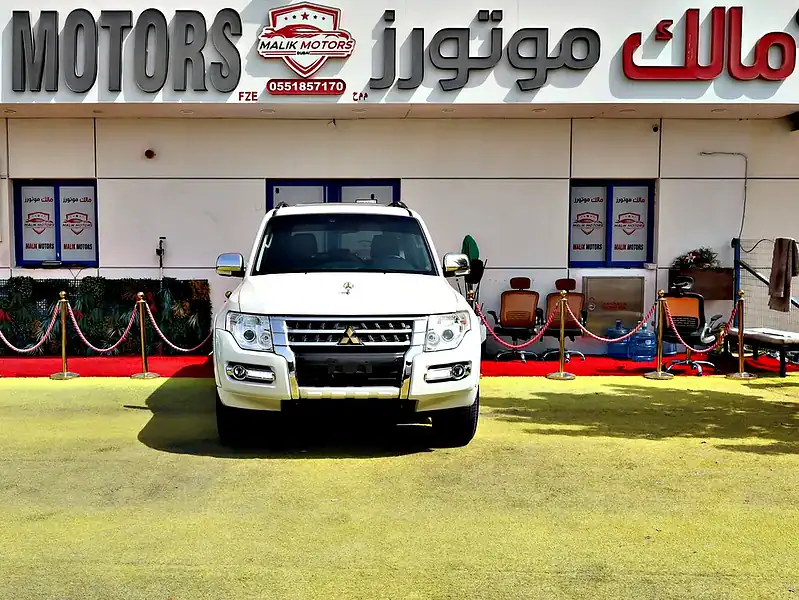 2022 Mitsubishi Pajero GLS 6 Cylinders Engine White Black SUV Full Option GCC