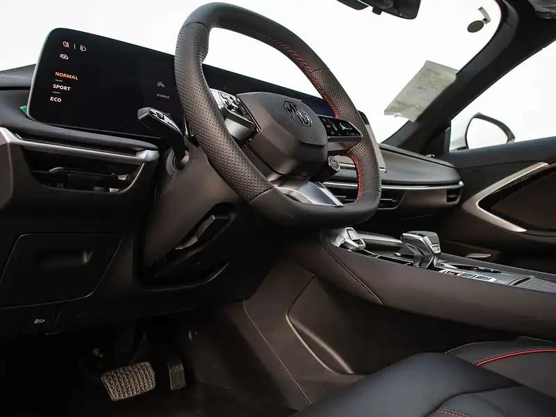 2025 MG 7 ELEGANCE SPORT PACKAGE SPOILER 1.5L 0KM White Green