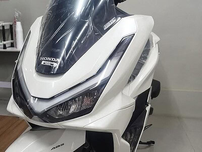 2025 Honda PCX White 160 CC