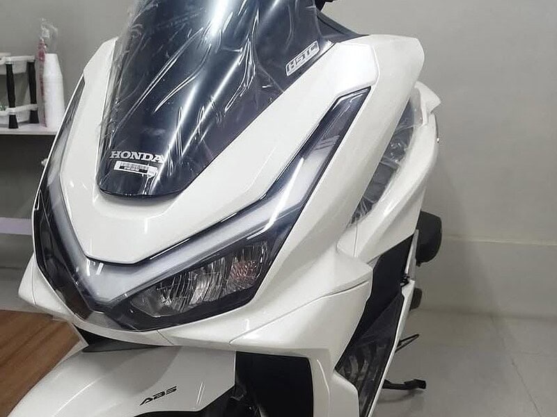 2025 Honda PCX White 160 CC