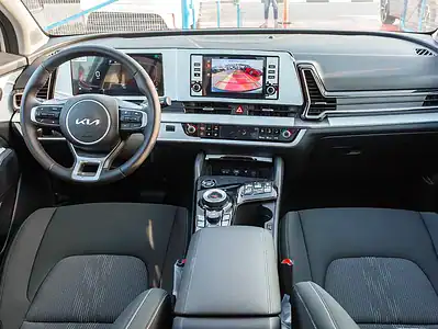 2025 Kia Sportage EX 4 Cylinders Engine White Black SUV GCC Specs