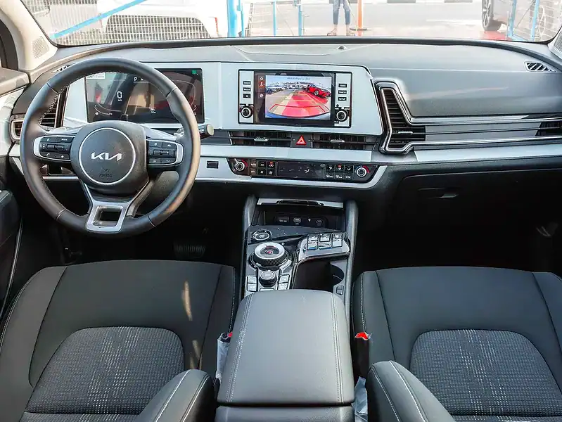 2025 Kia Sportage EX 4 Cylinders Engine White Black SUV GCC Specs