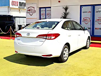 2022 Toyota Yaris MID 4 Cylinders Engine White Beige Sedan GCC Specs