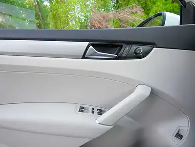 2020 Volkswagen PASSAT Trendline 2.5L 4 Cylinders Engine GCC White Beige