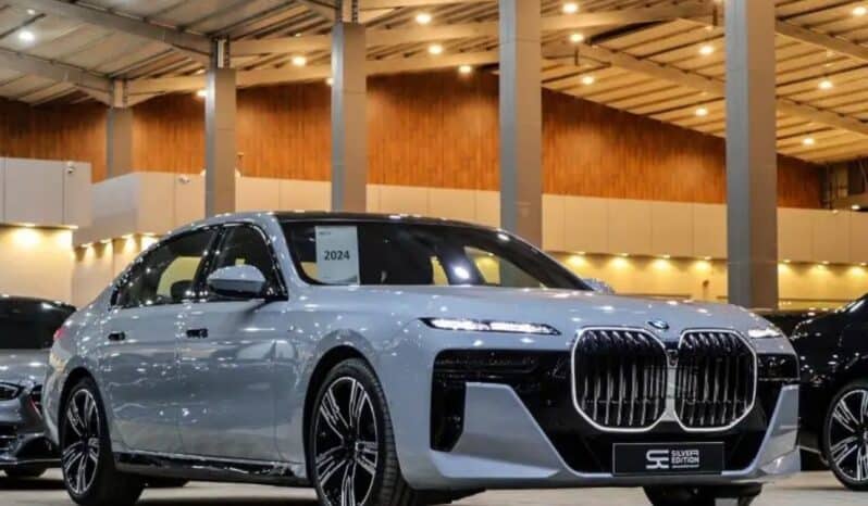 2024 BMW BMW B7 4.4L Twin-Turbocharged V8 Grey SUV AWD