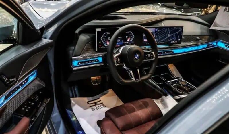 2024 BMW BMW B7 4.4L Twin-Turbocharged V8 Grey SUV AWD