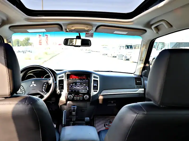 2022 Mitsubishi Pajero GLS 6 Cylinders Engine White Black SUV Full Option GCC