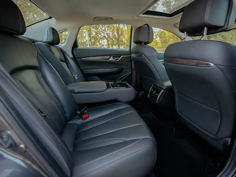 2022 GAC GA8 GL 2.0L 4 Cylinders Engine Grey Black GCC Specs