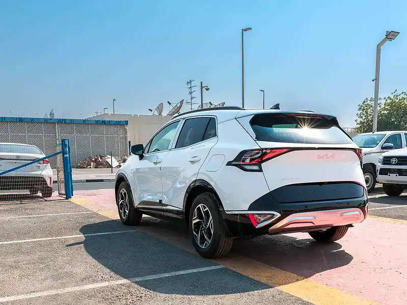 2025 Kia Sportage EX 4 Cylinders Engine White Black SUV GCC Specs
