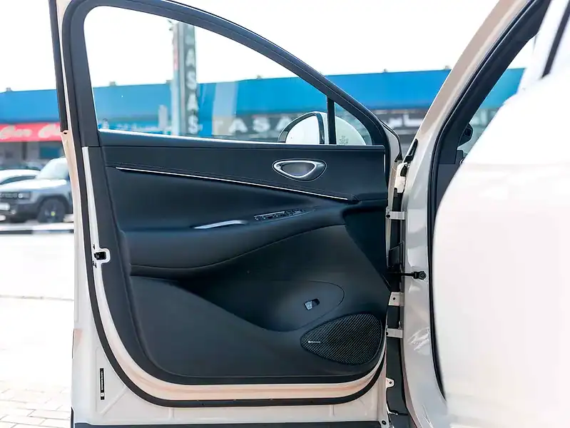 2025 BYD SEALION 06 DM-i Hybrid 4 Cylinder Engine White Black SUV