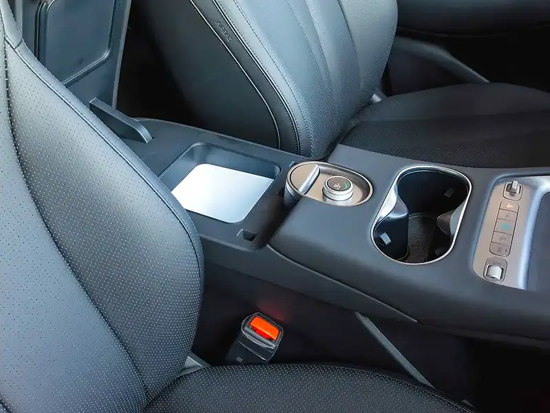 2025 BYD SEALION 06 DM-i Hybrid 4 Cylinder Engine White Black SUV