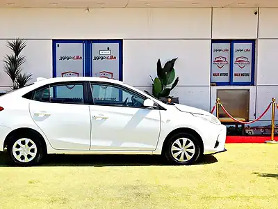 2022 Toyota Yaris MID 4 Cylinders Engine White Beige Sedan GCC Specs