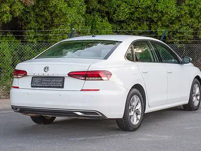 2020 Volkswagen PASSAT Trendline 2.5L 4 Cylinders Engine GCC White Beige