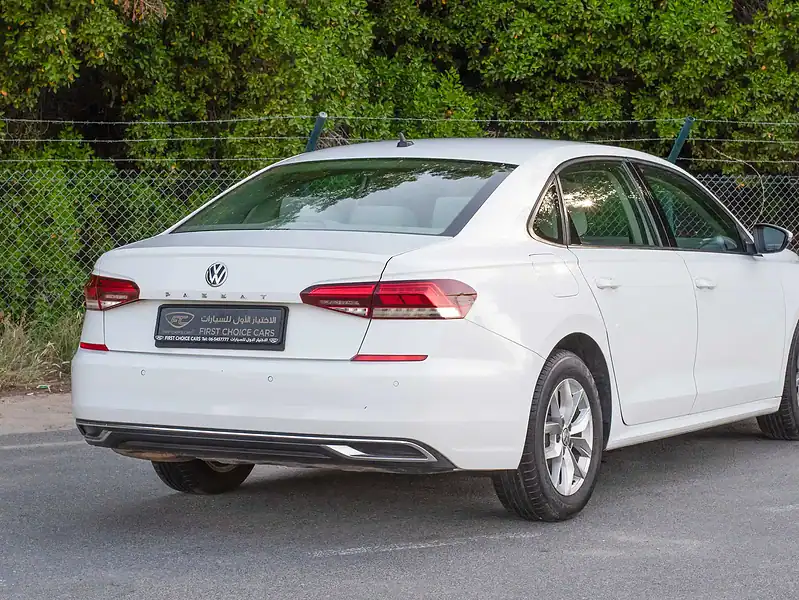 2020 Volkswagen PASSAT Trendline 2.5L 4 Cylinders Engine GCC White Beige