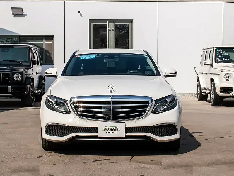 2018 Mercedes-Benz E-Class E400 4Matic 6 Cylinders Engine White Black Sedan