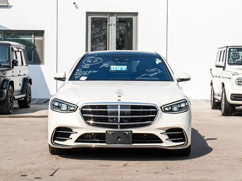 2022 Mercedes-Benz S-Class S 580 4Matic 8 Cylinders Engine White Black Sedan
