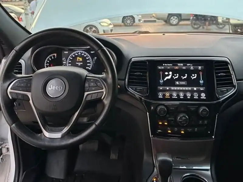 2020 Jeep Grand Cherokee Laredo 3.6L 6 Cylinders Petrol White Black 4WD