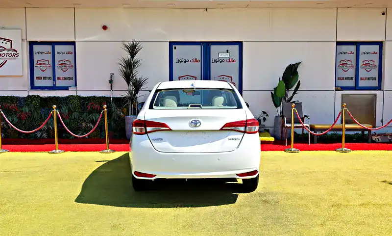 2022 Toyota Yaris MID 4 Cylinders Engine White Beige Sedan GCC Specs