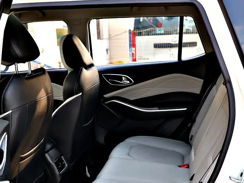 2023 JAC JS4 TURBO 4 Cylinder Engine White Beige SUV GCC Specs