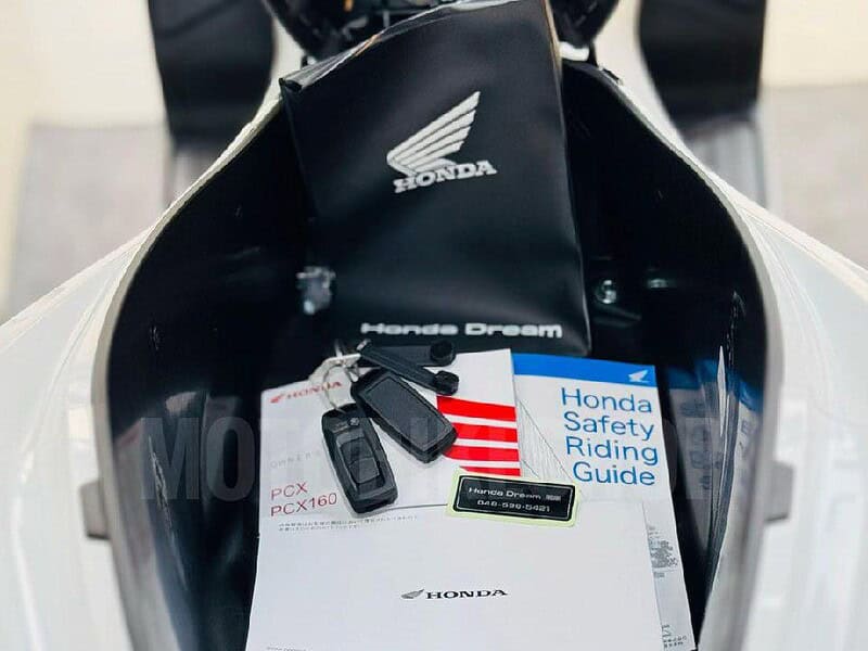 2025 Honda PCX White 160 CC