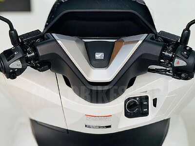 2025 Honda PCX White 160 CC