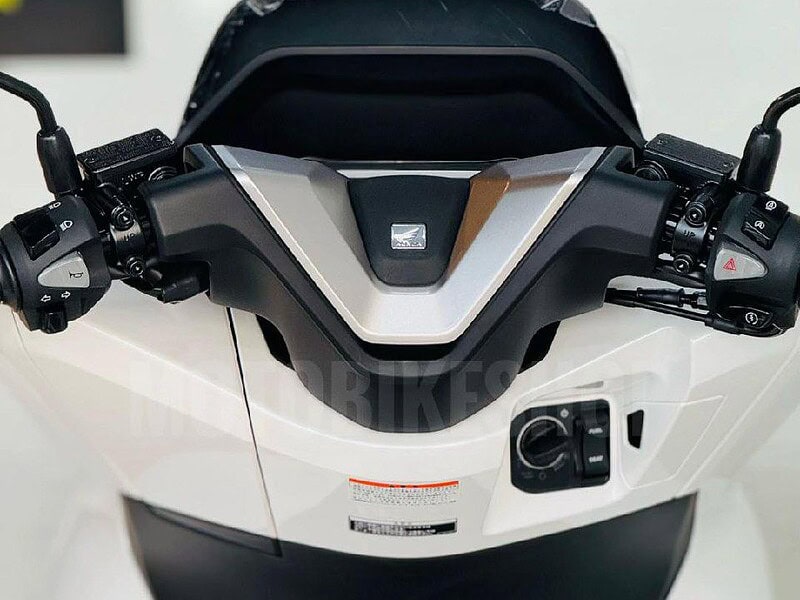 2025 Honda PCX White 160 CC