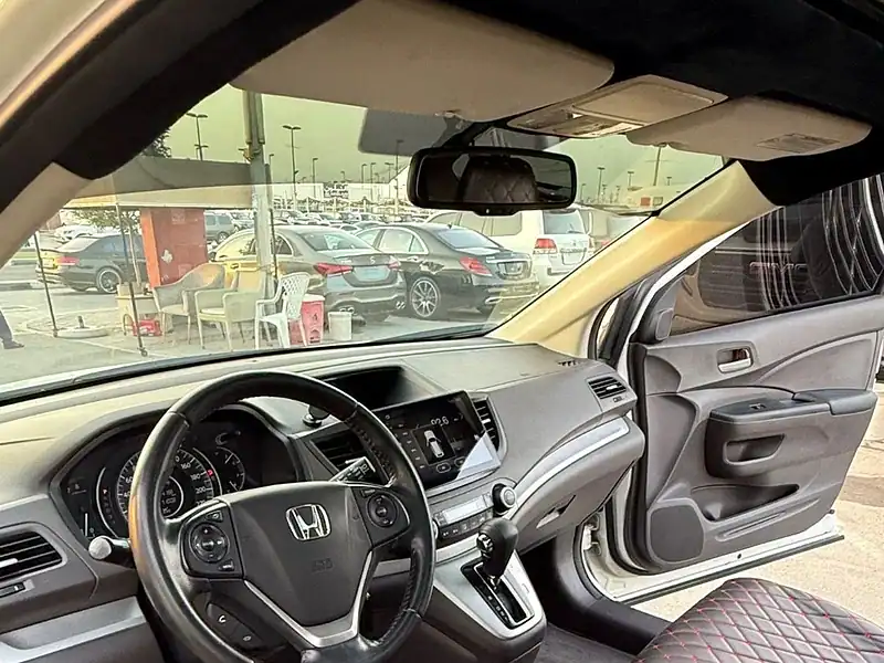 2015 Honda CR-V EX 2.4L Full Option in Excellent Condition White Black