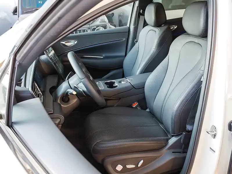 2025 BYD SEALION 06 DM-i Hybrid 4 Cylinder Engine White Black SUV