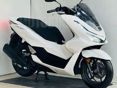 2025 Honda PCX White 160 CC