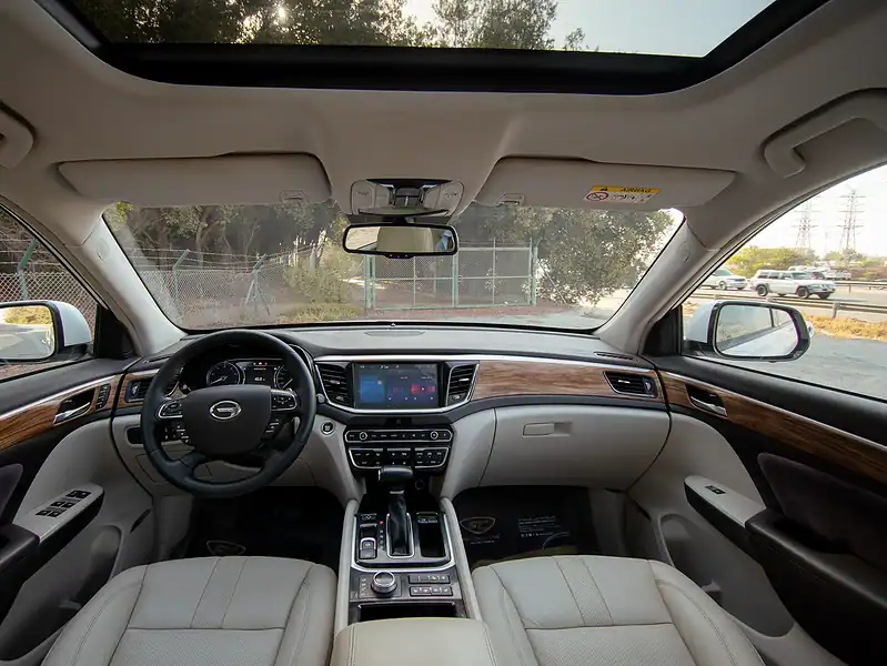 2020 GAC GS8 GL 2.0L 4 Cylinders Engine GCC Specs White Beige