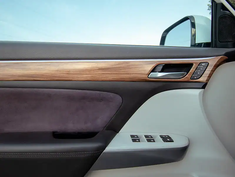 2020 GAC GS8 GL 2.0L 4 Cylinders Engine GCC Specs White Beige