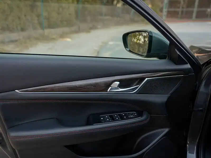 2022 GAC GA8 GL 2.0L 4 Cylinders Engine Grey Black GCC Specs