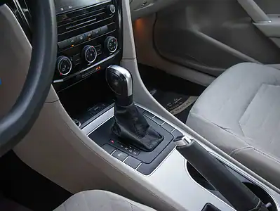 2020 Volkswagen PASSAT Trendline 2.5L 4 Cylinders Engine GCC White Beige