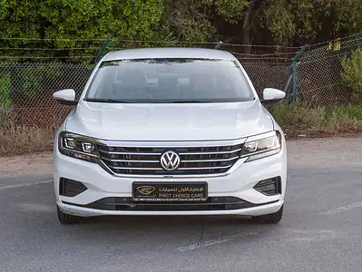 2020 Volkswagen PASSAT Trendline 2.5L 4 Cylinders Engine GCC White Beige