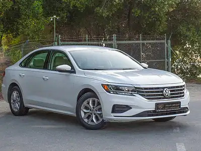 2020 Volkswagen PASSAT Trendline 2.5L 4 Cylinders Engine GCC White Beige