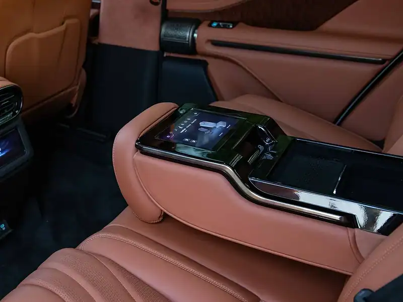 2025 Yangwang U8 Hybrid Yangwang U8 0KM White Orange SUV