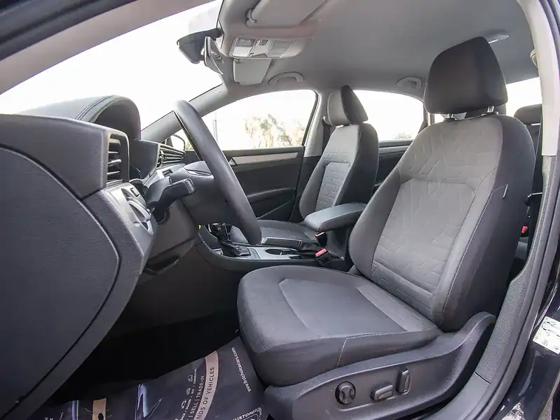 2020 Volkswagen PASSAT Trendline 2.5L 4 Cylinders Engine Black Grey