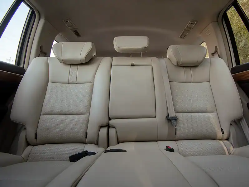 2020 GAC GS8 GL 2.0L 4 Cylinders Engine GCC Specs White Beige