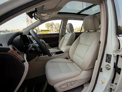 2020 GAC GS8 GL 2.0L 4 Cylinders Engine GCC Specs White Beige