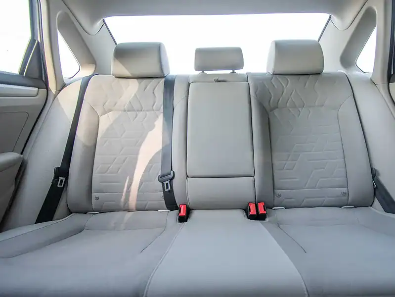 2020 Volkswagen PASSAT Trendline 2.5L 4 Cylinders Engine GCC White Beige