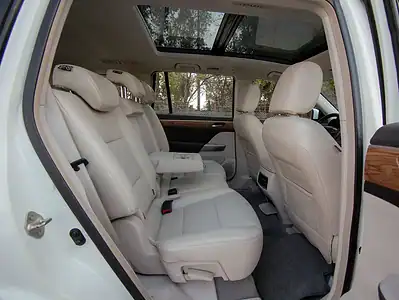 2020 GAC GS8 GL 2.0L 4 Cylinders Engine GCC Specs White Beige