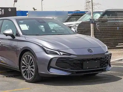 2025 MG 7 300 VGI 4 Cylinder Engine Petrol Grey Green Sedan