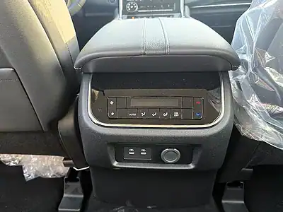 2025 Nissan Patrol Nissan Patrol LE T1 3.5L V6 Turbo 4WD White Black