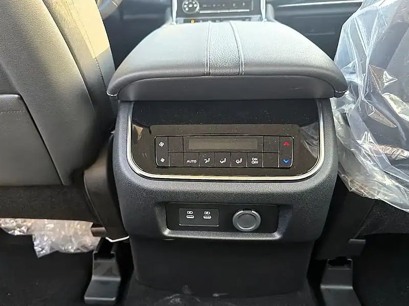 2025 Nissan Patrol Nissan Patrol LE T1 3.5L V6 Turbo 4WD White Black