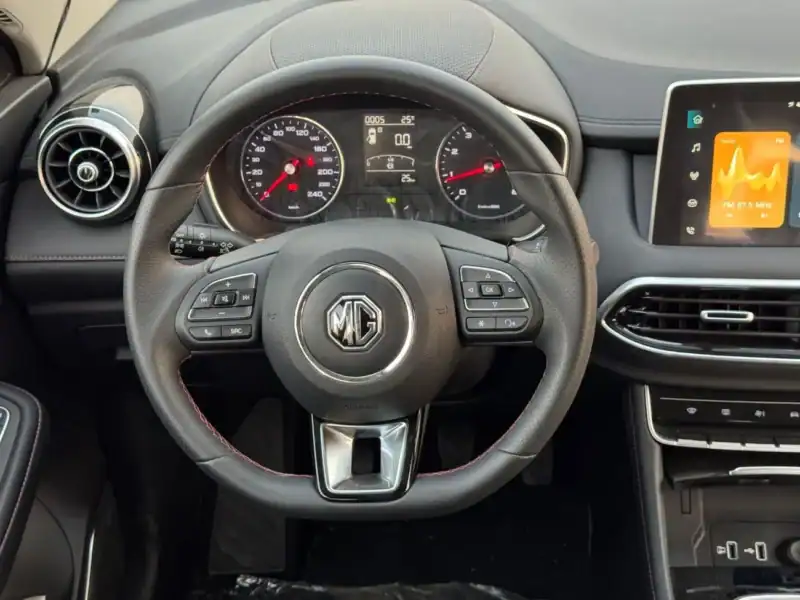 2024 MG HS 20T 1.5 litre 4 Cylinder Engine Petrol Manual White Black