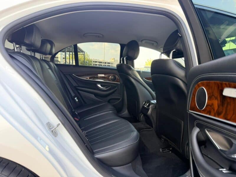 2017 Mercedes-Benz E400 twin-turbocharged V6 petrol engine White Black