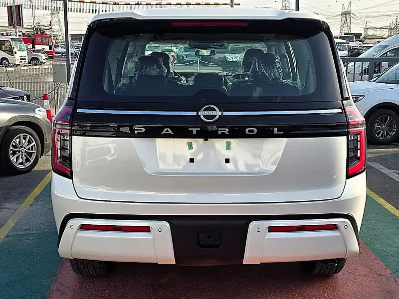 2025 Nissan Patrol Nissan Patrol LE T1 3.5L V6 Turbo 4WD White Black