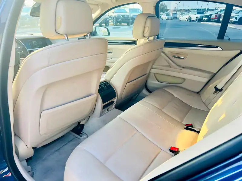 2010 BMW 5-Series 528i 6 Cylinders Engine Blue Beige Sedan