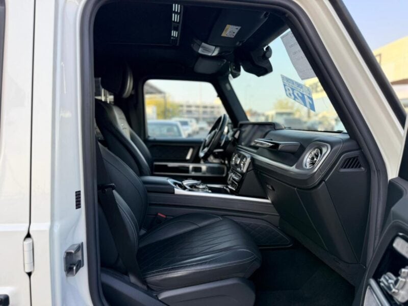 2019 Mercedes Benz G63AMG 4.0-liter V8 biturbo Engine White Black