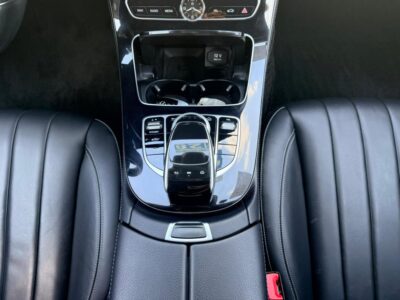 2017 Mercedes-Benz E400 twin-turbocharged V6 petrol engine White Black